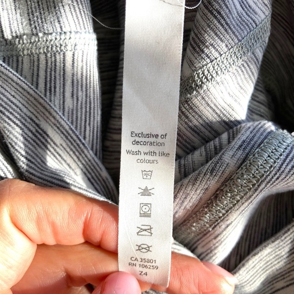 Lululemon Wunder Under Crop II *Scallop 23" Special Ed. Grey Silver Mesh Space 4 - Picture 14 of 15